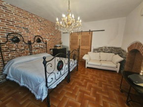 VILLA LAGO GROUND FLOOR- Pet friendly stay-private garden-parking-Lake view - Bike friendly holiday house Colico